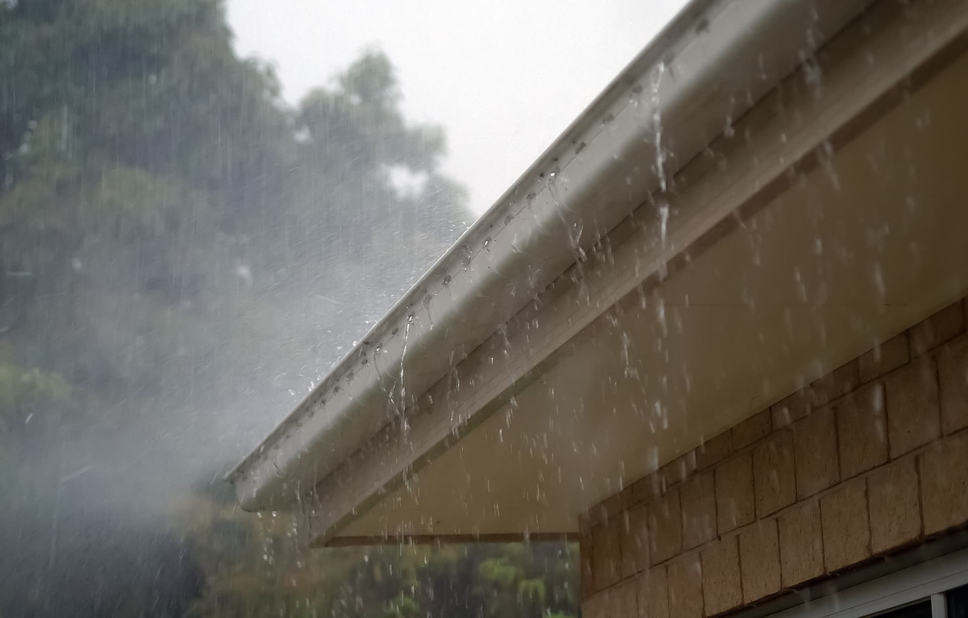 Clear, Repair or Replace Gutters? How to Choose the Right Fix